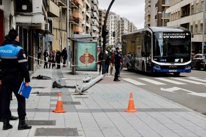 Colisión de un autobús urbano en la Avenida Portugal de Salamanca.