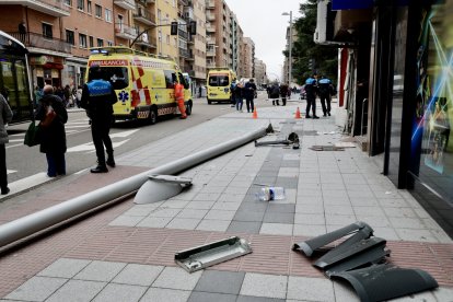 Colisión de un autobús urbano en la Avenida Portugal de Salamanca.