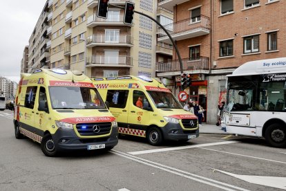 Colisión de un autobús urbano en la Avenida Portugal de Salamanca.
