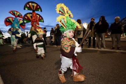 Desfile de los Antruejos Leoneses con representación de distintas zonas de la provincia