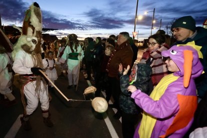 Desfile de los Antruejos Leoneses con representación de distintas zonas de la provincia