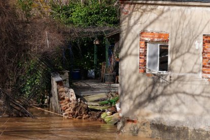 Casas y calles afectadas por la crecida del río Duero en Tudela de Duero