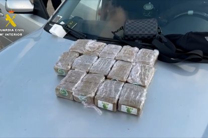 Encuentran siete kilos de hachís en un coche en la AP-1 en Burgos