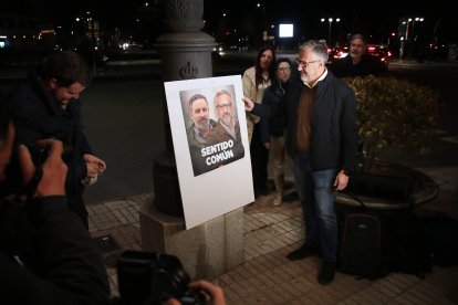 Pegada de carteles de Vox.