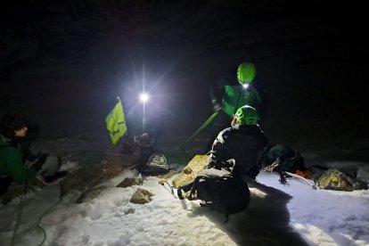 Rescatan a una pareja atrapada por el hielo y la nieve en Dos Hermanas (Segovia)