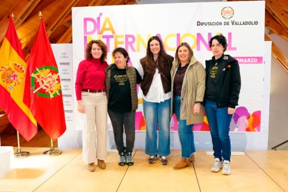 Mesa redonda ’Mujer y Agricultura: Riqueza para el mundo’ en la que han participado Carolina Bravo, Sonia Rodríguez, Joane Hernández, Sala Martín y Sara González.