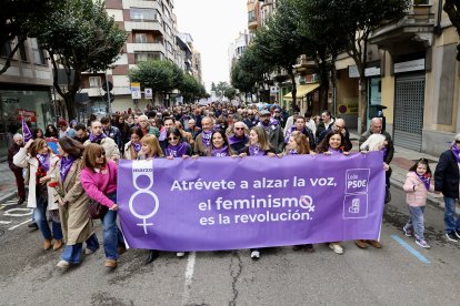 La Comisión 8M organiza una manifestación en León por el Día Internacional de la Mujer.