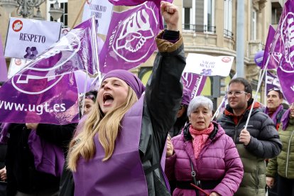 La Comisión 8M organiza una manifestación en León por el Día Internacional de la Mujer.