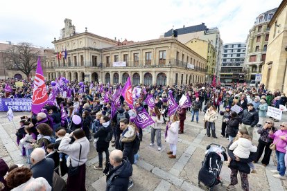 La Comisión 8M organiza una manifestación en León por el Día Internacional de la Mujer.