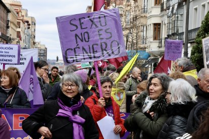 El Movimiento Feminista de León organiza una manifestación por el Día Internacional de la Mujer.