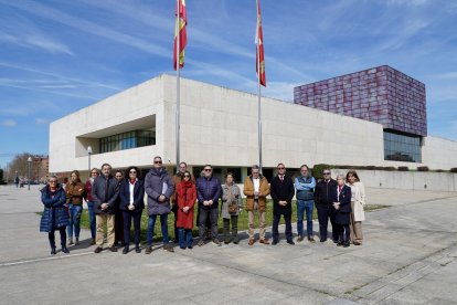 Minuto de silencio en las Cortes de Castilla y León por los fallecidos en Miranda de Ebro