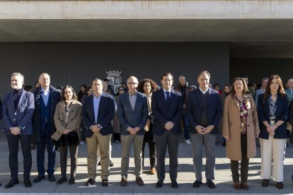 El presidente de la Junta de Castilla y León, Alfonso Fernández Mañueco, participa en el minuto de silencio por el caso de violencia machista en Miranda de Ebro.