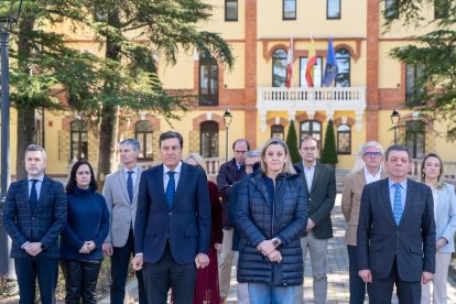 Minuto de silencio en Presidencia de la Junta por el asesinato de tres mujeres en Miranda de Ebro
