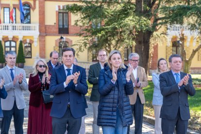 Minuto de silencio en Presidencia de la Junta por el asesinato de tres mujeres en Miranda de Ebro