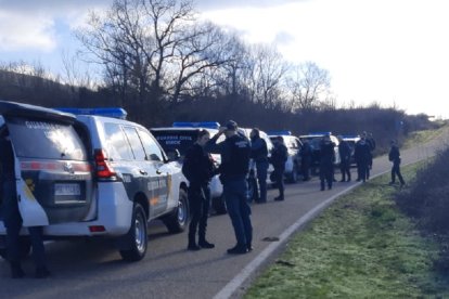 Despliegue de la Guardia Civil en la localidad burgalesa de Villoruebo.