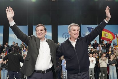 Alberto Núñez Feijóo y Alfonso Fernández Mañueco, durante el acto de fin de campaña del PPCyL en Valladolid