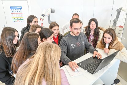 Talleres de Stem Talent Girl en la fábrica burgalesa de Benteler.