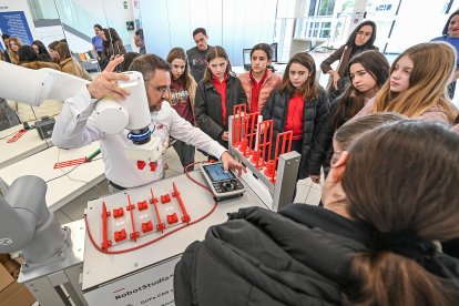 Talleres de Stem Talent Girl en la fábrica burgalesa de Benteler.