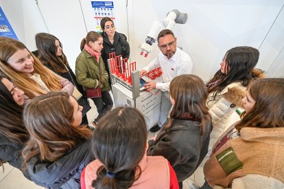 Talleres de Stem Talent Girl en la fábrica burgalesa de Benteler.