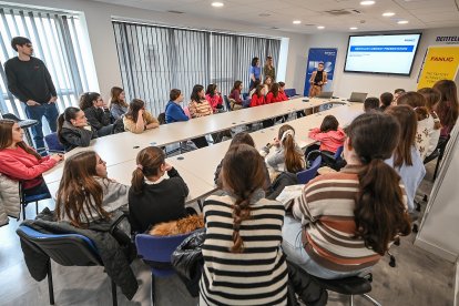 Talleres de Stem Talent Girl en la fábrica burgalesa de Benteler.