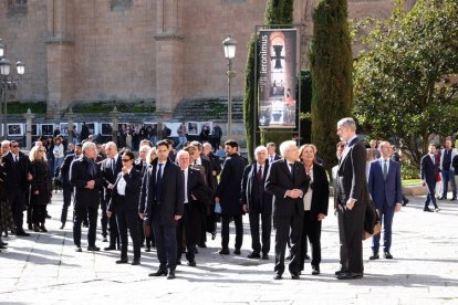 El rey Felipe VI hace de Cicerone de Sergio Matarella durante su visita a Salamanca.