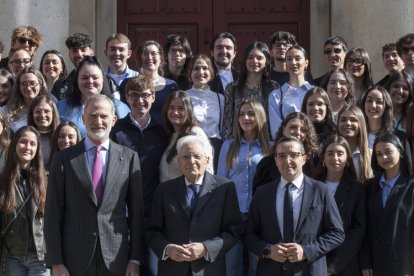 El rey Felipe VI hace de Cicerone de Sergio Matarella durante su visita a Salamanca.