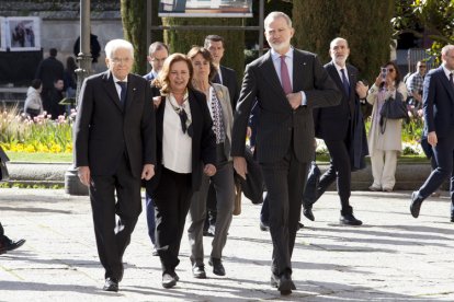 El rey Felipe VI hace de Cicerone de Sergio Matarella durante su visita a Salamanca.
