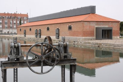 El Canal de Castilla, la gran ruta del interior que impulsa el turismo activo en Palencia, museo del Agua en la dársena de Palencia