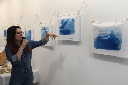 Exposición 'Azulete' ; la fotógrafa Inés García Ruiz expone el  proyecto ganador del Pallantia photo joven 2026 en la sala el Laboratorio de Palencia