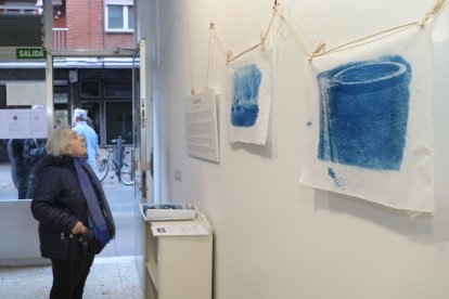 Exposición 'Azulete' ; la fotógrafa Inés García Ruiz expone el  proyecto ganador del Pallantia photo joven 2026 en la sala el Laboratorio de Palencia