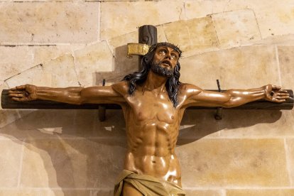El hermano mayor de la Seráfica, Eufemio Dosuna, en la parroquia de San Benito,la Virgen de los Dolores de Montagut y el Santísimo Cristo de la Agonía.