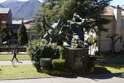 Homenaje del Ayuntamiento de Villablino (León), a los mineros fallecidos en el accidente de Cerredo (Asturias)
