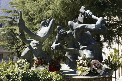Homenaje del Ayuntamiento de Villablino (León), a los mineros fallecidos en el accidente de Cerredo (Asturias)