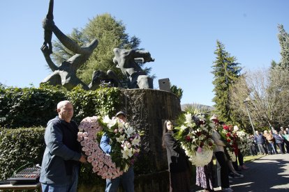 Homenaje del Ayuntamiento de Villablino (León), a los mineros fallecidos en el accidente de Cerredo (Asturias)