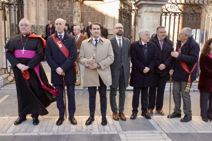 Acto del Perdón mediante el indulto a una presa en el transcurso de la Procesión del Perdón, organizada por la Cofradía del Santo Cristo del Perdón