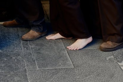 Acto del Perdón mediante el indulto a una presa en el transcurso de la Procesión del Perdón, organizada por la Cofradía del Santo Cristo del Perdón
