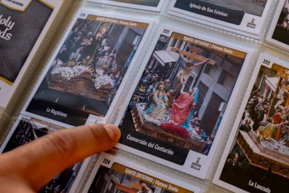 El álbum estructura la colección y permite seguir el progreso como en los cromos tradicionales