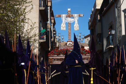 Desfile procesional de la cofradía de la Santísima Vera Cruz
