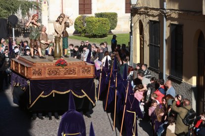 Desfile procesional de la cofradía de la Santísima Vera Cruz
