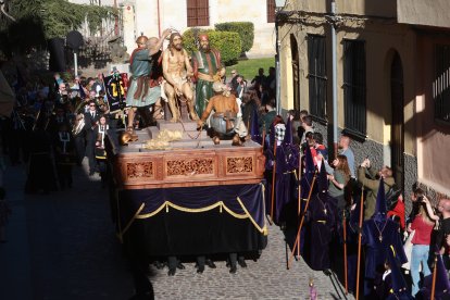 Desfile procesional de la cofradía de la Santísima Vera Cruz