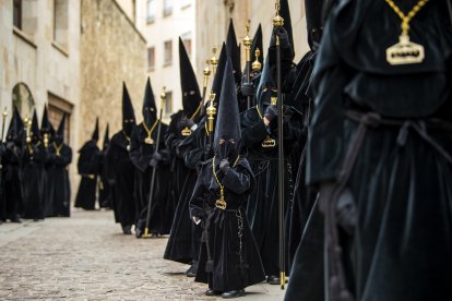 La presencia de nuevas generaciones refleja la continuidad de una tradición que se transmite siglo tras siglo.