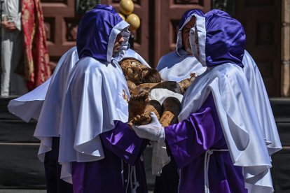Acto del Desenclavo de la Cruz de la Semana Santa de Burgos