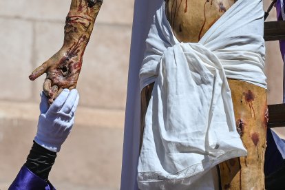 Acto del Desenclavo de la Cruz de la Semana Santa de Burgos