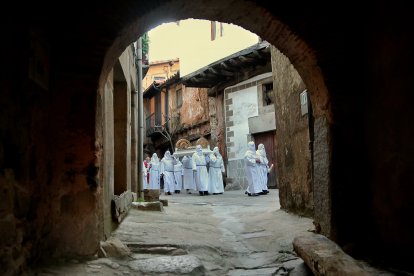 Procesión de Semana Santa en San Martín del Castañar (Salamanca)