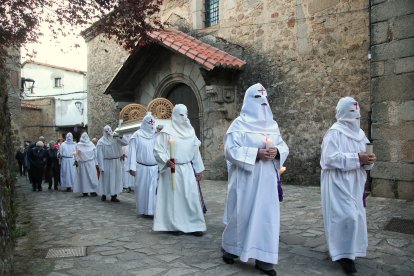 Procesión de Semana Santa en San Martín del Castañar (Salamanca)