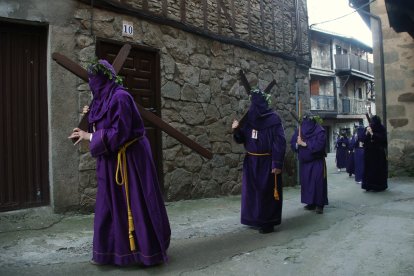 Procesión de Semana Santa en San Martín del Castañar (Salamanca)