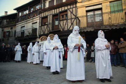 Procesión de Semana Santa en San Martín del Castañar (Salamanca)
