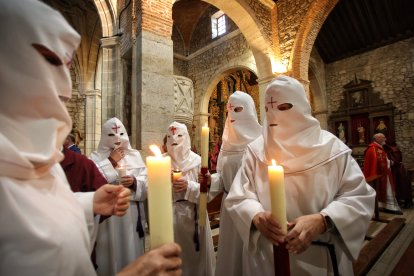 Procesión de Semana Santa en San Martín del Castañar (Salamanca)