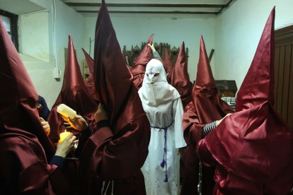 Procesión de Semana Santa en San Martín del Castañar (Salamanca)