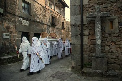 Procesión de Semana Santa en San Martín del Castañar (Salamanca)